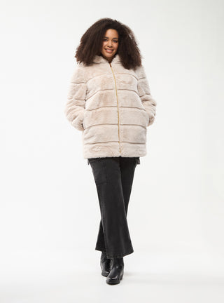 Finta pelliccia con cappuccio