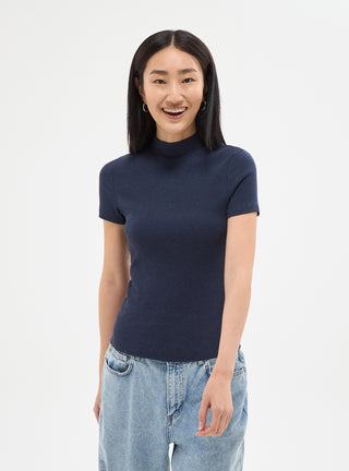 T-shirt a costina con collo lupetto