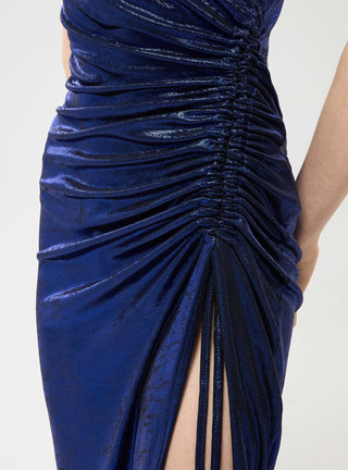 Vestito laminato con spacco e arricciatura laterale