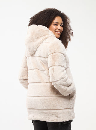 Finta pelliccia con cappuccio