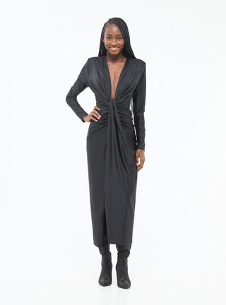 Abito con spacco e scollatura profonda