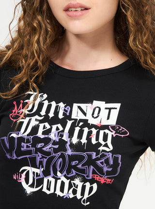 T-shirt crop con graffiti