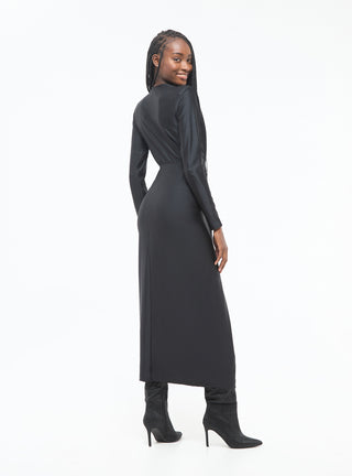 Abito con spacco e scollatura profonda