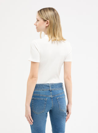 T-shirt a costina con collo lupetto