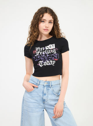 T-shirt crop con graffiti