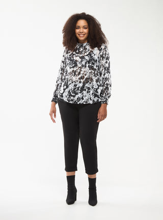 Blusa con colletto arricciato