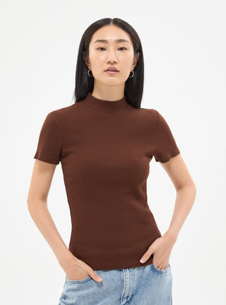 T-shirt a costina con collo lupetto